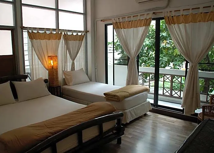 Lamphuhouse 3*